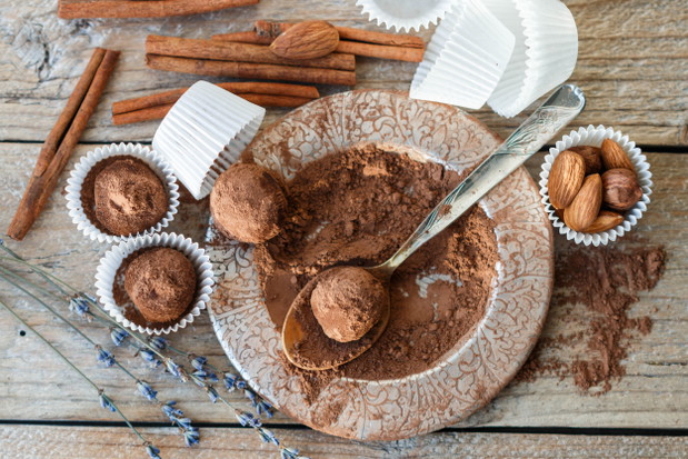 Dieta na płaski brzuch, fot. Fotolia11. CynamonCynamon to nie tylko świetny zamiennik słodu nadający potrawom przyjemny, słodkawy posmak. Ta przyprawa obniża poziom cukru we krwi, zapobiega wzdęciom, podkręca metabolizm i jest prawdziwą bombą zbawiennyc