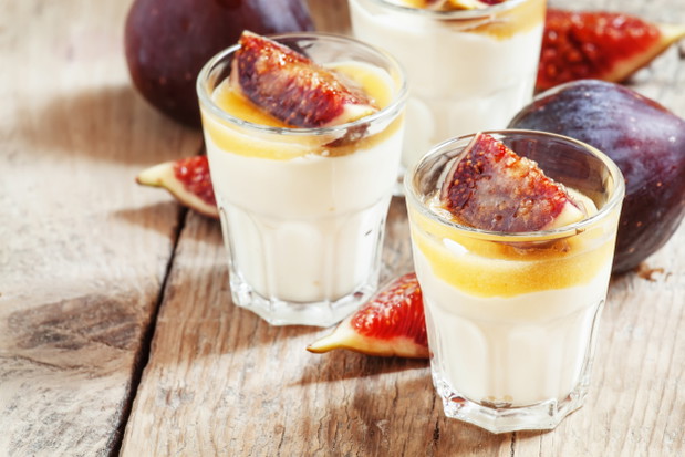 Dieta na płaski brzuch, fot. Fotolia9. Jogurt greckiJogurt grecki to wspaniałe źródło wapnia - minerału, który reguluje produkcję kortyzolu mającego wpływ na prawidłowe spalanie tłuszczu z okolic brzucha. Nie brak w nim równnież żywych kultur bakterii u