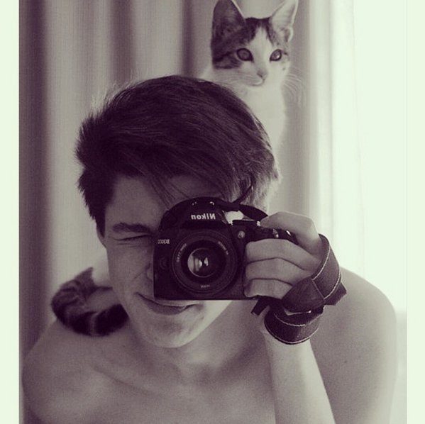 #HotDudesWithKittens - kolejny profil, który podbija Instagram