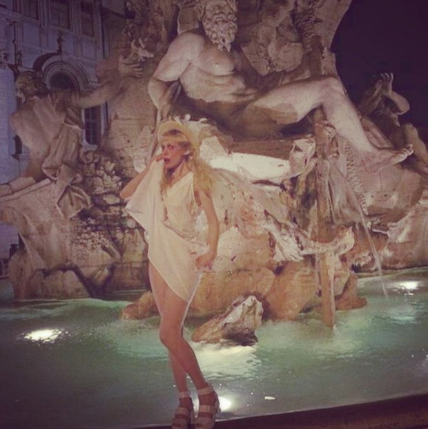 Petite Meller: lolita śpiewa