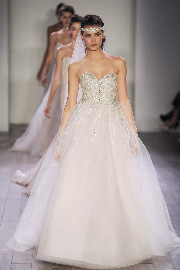 Suknie ślubne Alvina Valenta jesień-zima 2015/2016