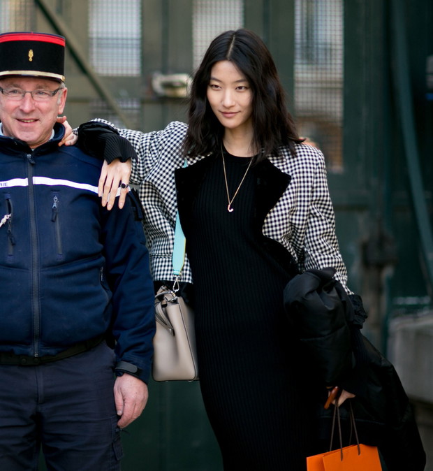Street fashion: modelki off duty na Paris Fashion Week j-z 2016/2017
