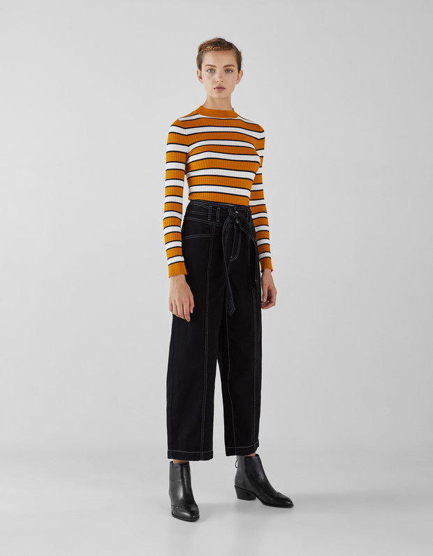 Żółty sweter w prążki Bershka