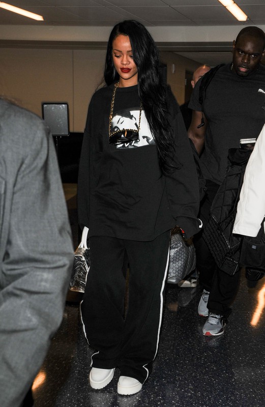 Rihanna na lotnisku w Los Angeles, 06.03.2016, fot. East News