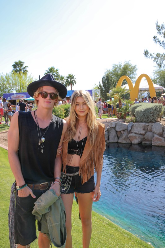 Modelki na festiwalu Coachella - sprawdź ich stylizacje!