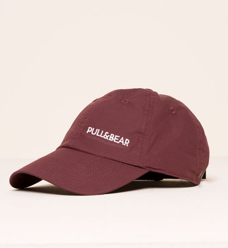 Modne akcesoria sportowe wiosna-lato 2016, czapka z daszkiem, Pull&Bear - 39,90 zł, fot. mat. prasowe