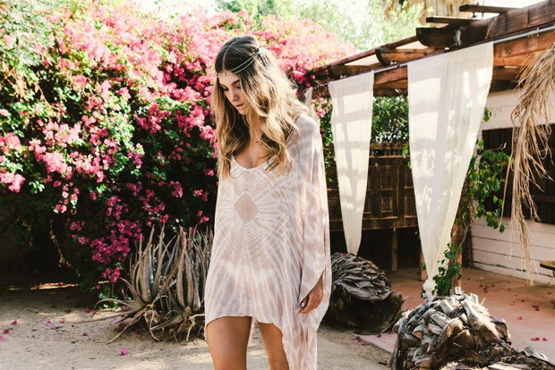 Nowy ślubny lookbook Planet Blue Boho Bride wiosna-lato 2016