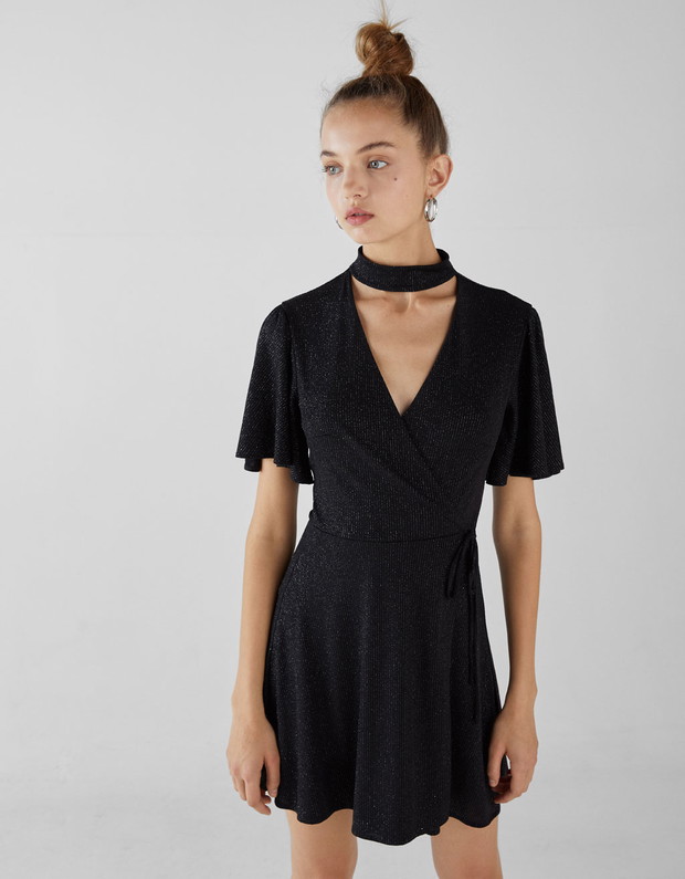Czarna sukienka Bershka