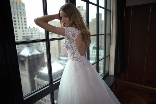 Magdalena Frąckowiak w sukniach ślubnych Berta Bridal