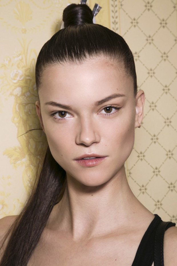 Makijaż i fryzury na festiwal. Inspiracje z pokazów SS16, Balmain, fot. Imaxtree