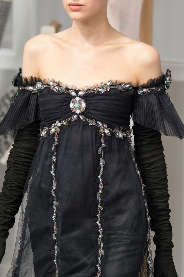 Chanel haute couture jesień-zima 2016/2017 - detale, fot. Imaxtree