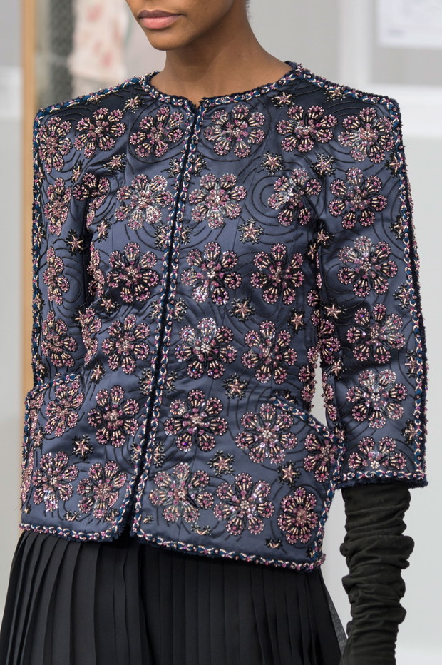 Chanel haute couture jesień-zima 2016/2017 - detale, fot. Imaxtree