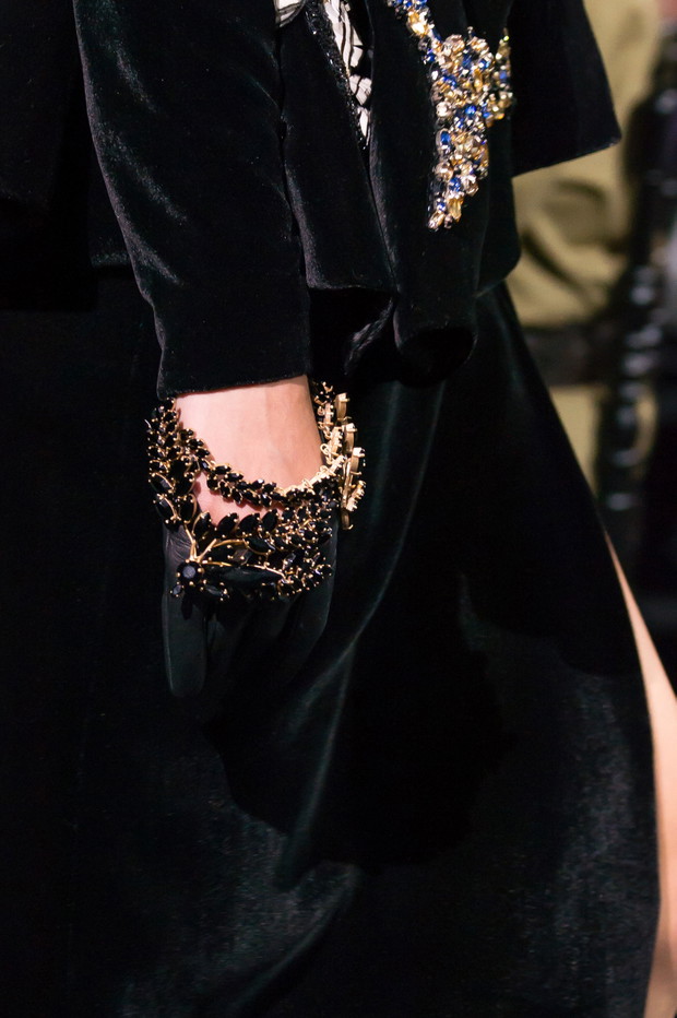 Elie Saab haute couture jesień-zima 2016/2017 - detale, fot. Imaxtree