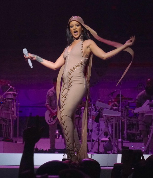 Rihanna na The Anti World Tour - zobacz kostiumy sceniczne