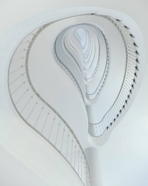 #worldneedsmorespiralstaircases - schody kręcone na Instagramie, fot. via Instagram/worldneedsmorespiralstaircases
