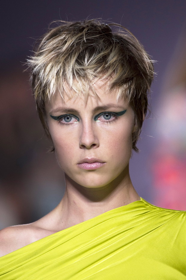 Potargane pixie cut Versace