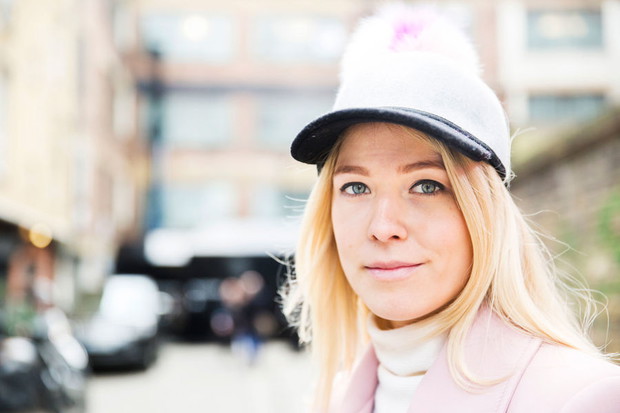 Modne nakrycia głowy street fashion