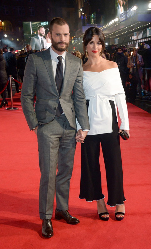 Jamie Dornan i Amelia Warner na premierze filmu Ciemniejsza strona Greya w Londynie, 9
