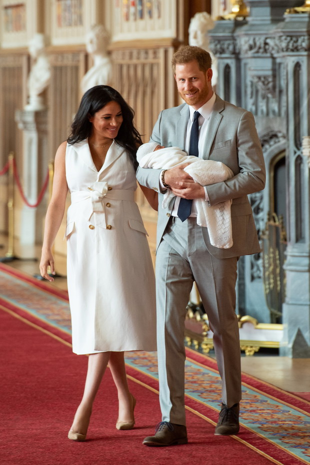Meghan Markle i książę Harry pokazali syna! Jak wygląda dziecko słynnej pary? ZDJĘCIA