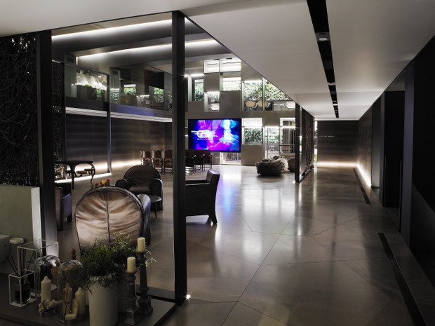 Modne łazienki: imponujący showroom w sercu Mediolanu