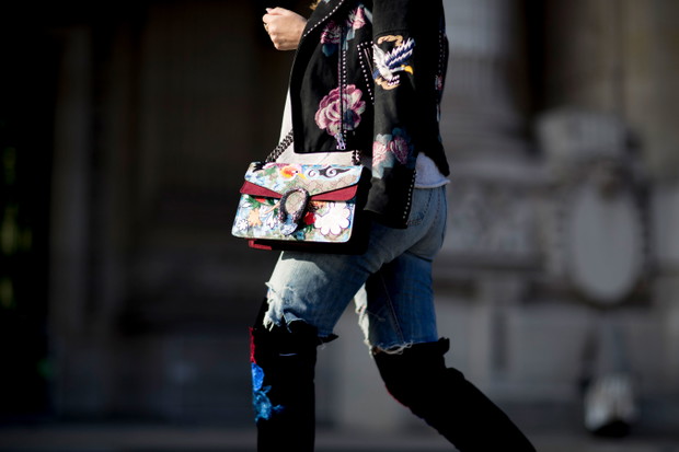 Street fashion: buty i akcesoria gości na pokazach haute couture SS17