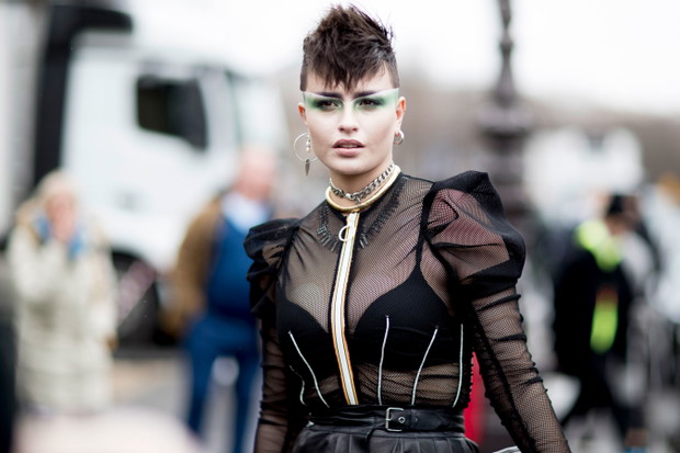 Street fashion: buty i akcesoria gości na tygodniach mody j-z 2017/18