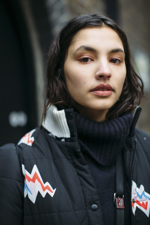 Street fashion: modelki off duty na London Fashion Week AW17