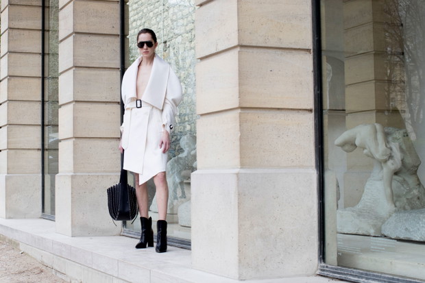 Street fashion: modelki off duty na Paris Fashion Week AW17