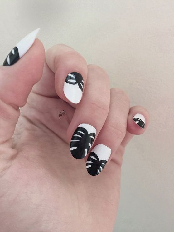 Biało-czarny manicure