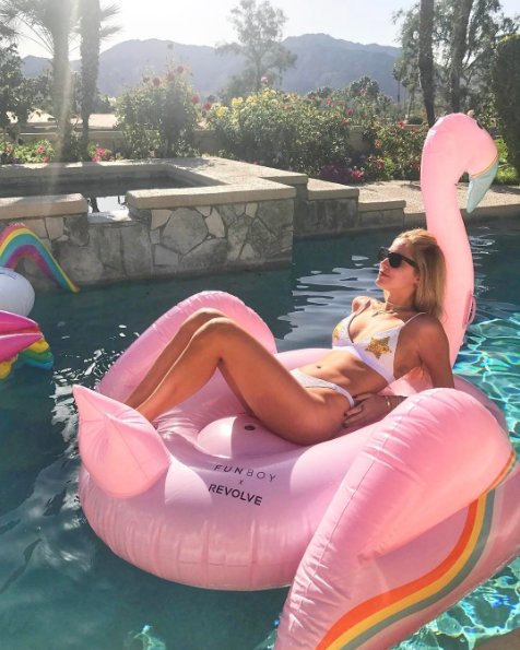 Chiara Ferragni w kostiumie kąpielowym