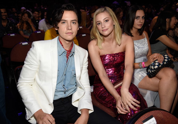 Cole Sprouse i Lili Reinhart na gali FOX
