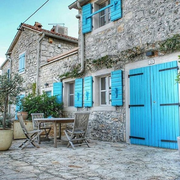 Istria, niebieskie okiennice