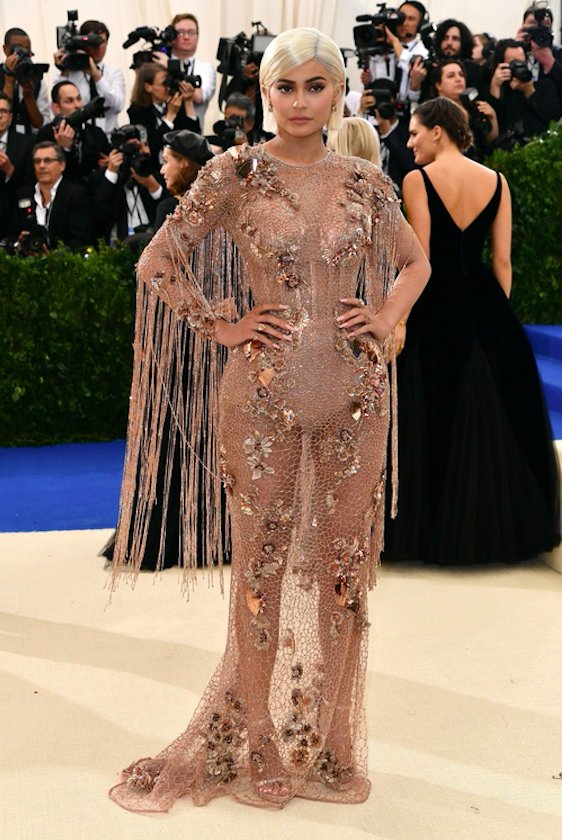 Kylie Jenner - Met Gala 2017, kreacja Versace