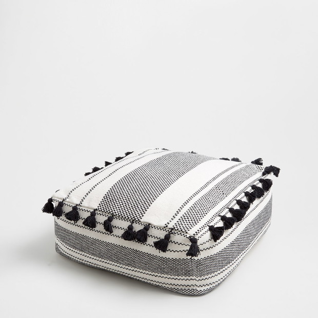 Pufa z pomponikami ZARA HOME, 279 zł