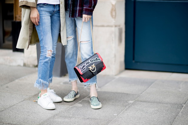 Buty, torebki i biżuteria gości na Paris Fashion Week haute couture jesień-zima 2017/18