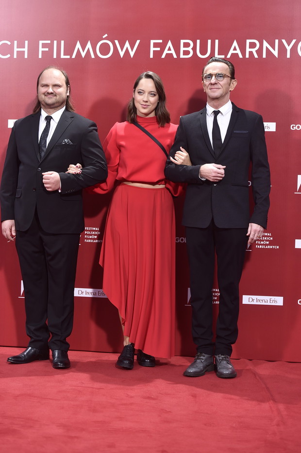Sebastian Stankiewicz, Maria Sobocińska i Paweł Wilczak na gali zamknięcia FEstiwalu Filmowego w Gdyni 2019.