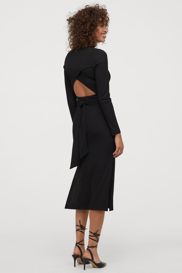 Czarne sukienki z nowych kolekcji: H&M, 149,99 zł
