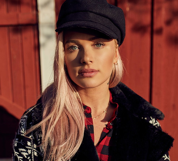 Julia Kuczyńska w sesji Stradivarius AW17