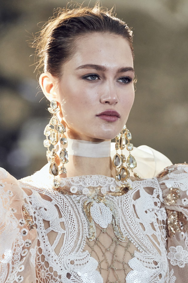 Modna biżuteria 2020: wybiegi haute couture