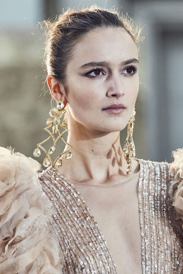 Modna biżuteria 2020: wybiegi haute couture