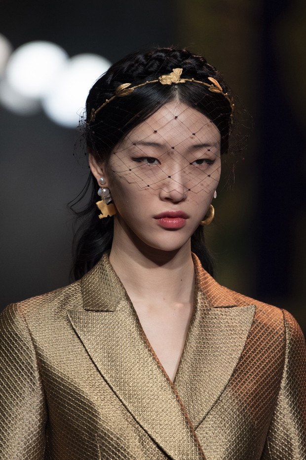 Modna biżuteria 2020: wybiegi haute couture
