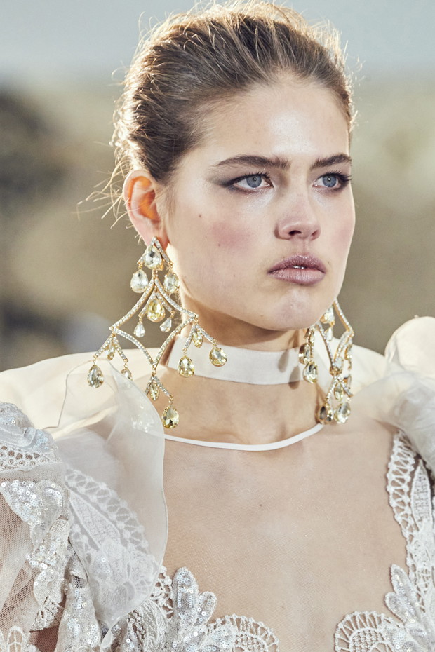Modna biżuteria 2020: wybiegi haute couture
