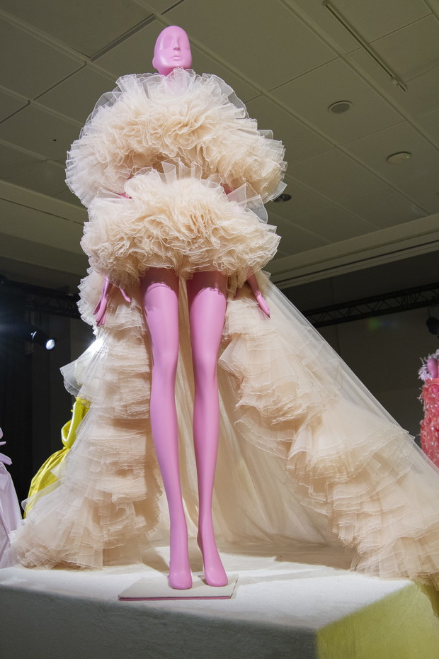 Suknie z pokazów haute couture wiosna-lato 2020