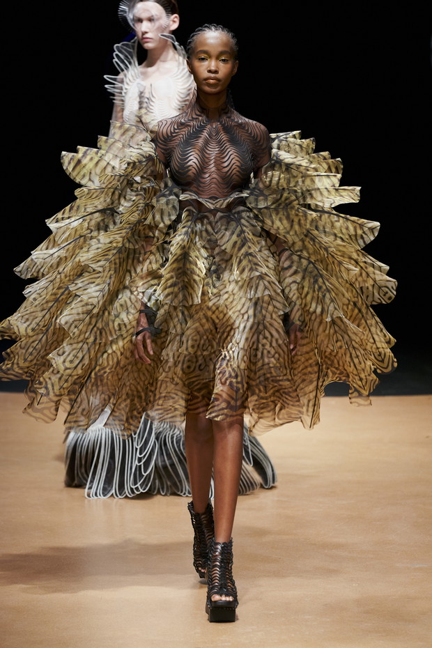 Suknie z pokazów haute couture wiosna-lato 2020