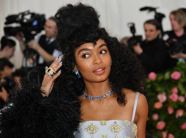 Najpiękniejsze fryzury i makijaże z Met Gala. Gigi Hadid, Rihanna i Irina Shayk