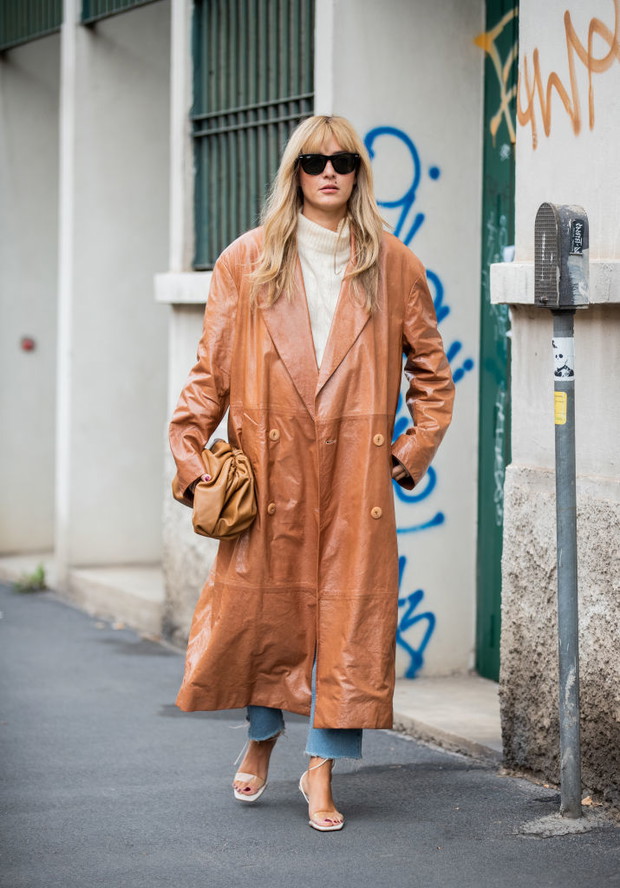 Postrzępione jeansy: stylizacje