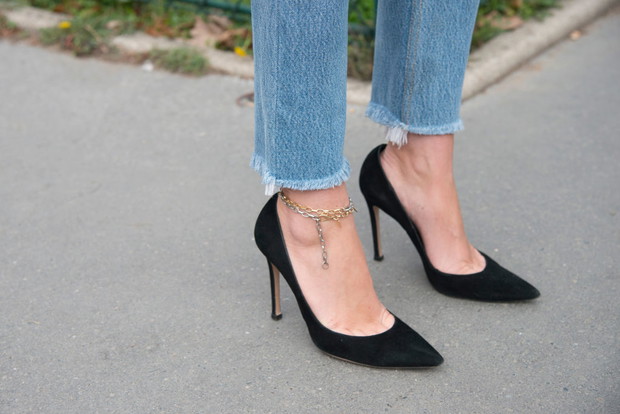 Postrzępione jeansy: stylizacje