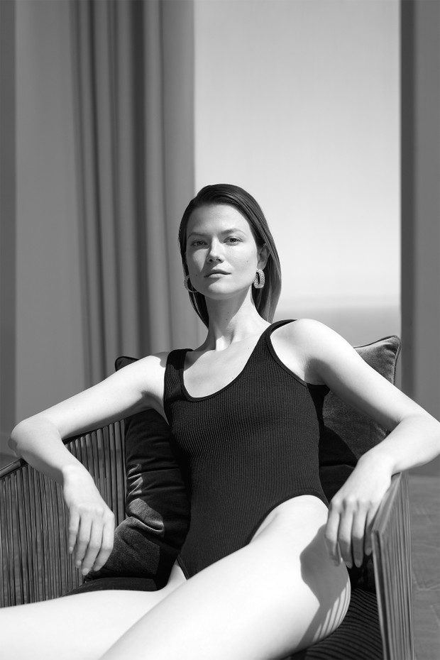 Athleisure - nowa kolekcja marki Reserved. Pokochają ją fanki sportowego stylu w wersji minimal, także w biurze