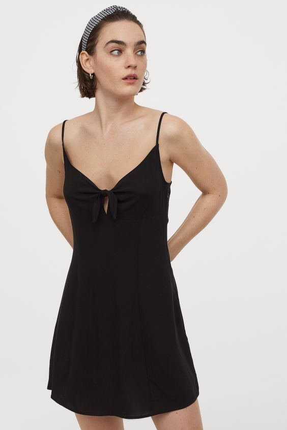 Sukienki tanie na lato: wyprzedaż w H&M
