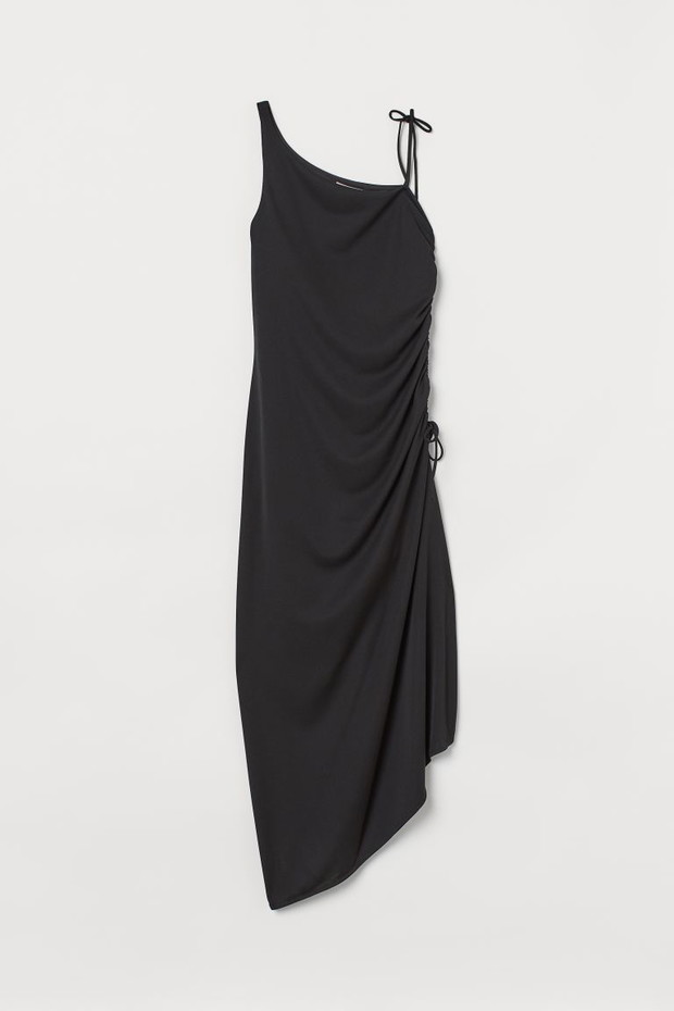 Sukienki tanie na lato: wyprzedaż w H&M